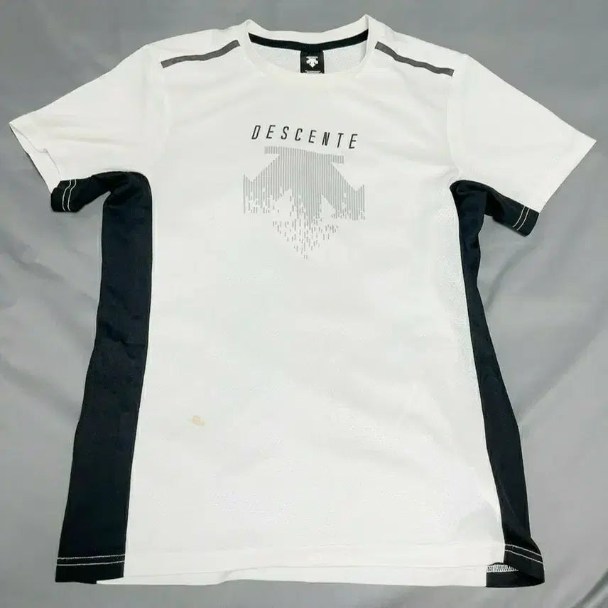 [BUNJANG] Descente Men's Short Sleeve T-Shirt White/Black / 데상트 남성 반팔티 S 쿨링 헬스.런닝.등산.테니스