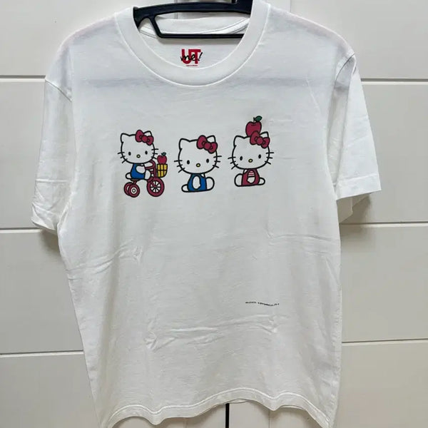 [BUNJANG] Uniqlo x Hello Kitty Collaboration T-Shirt White / UT 유니클로 키티 콜라보 티셔츠 화이트