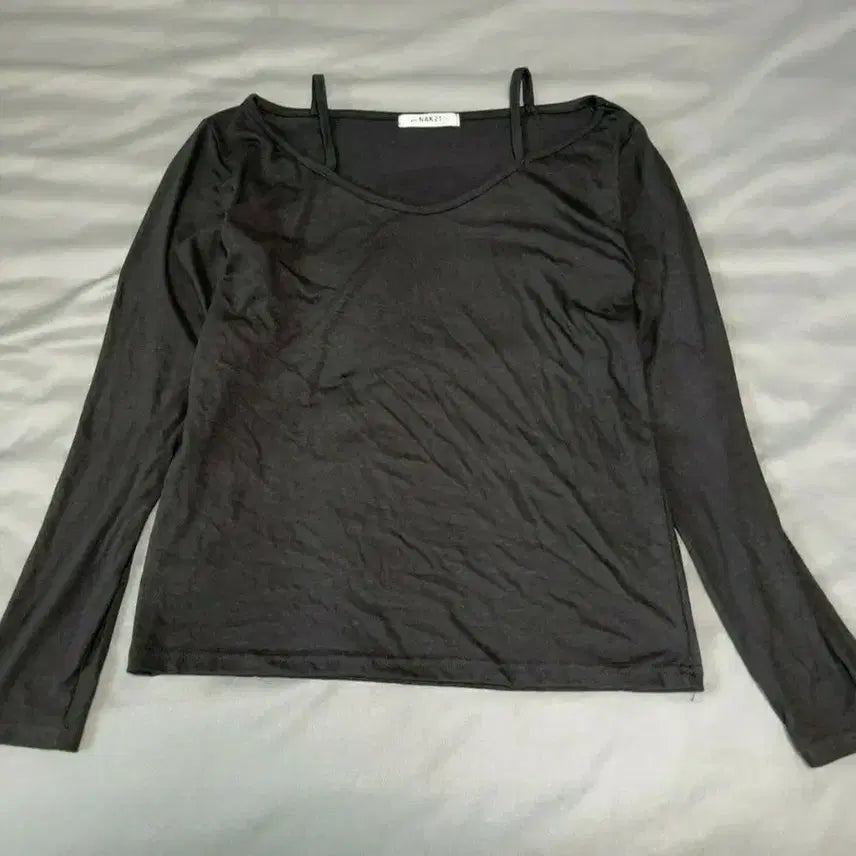 [BUNJANG] Withneck21 Black Off-Shoulder Long Sleeve T-Shirt L / 위드넥21 블랙 스트랩 긴팔 티셔츠 L 오프숄더