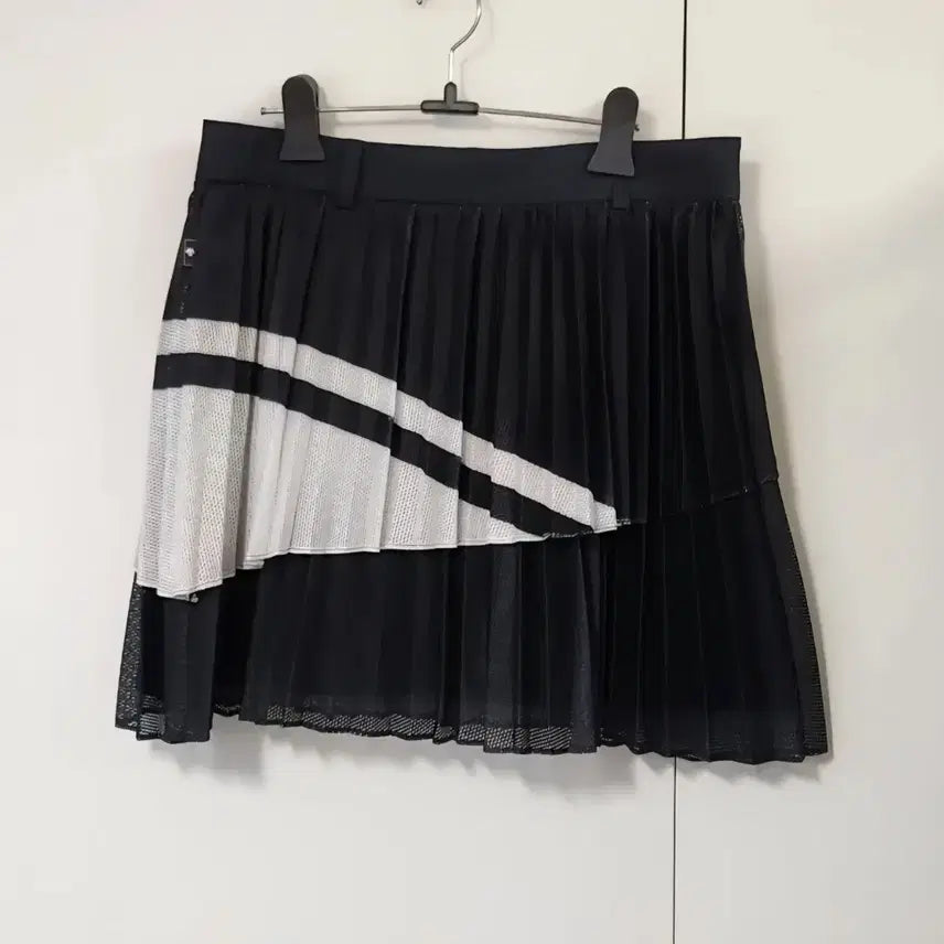 [BUNJANG] Descente Golf Pleated Skirt Size 70 / 데상트 골프 플리츠 스커트  70