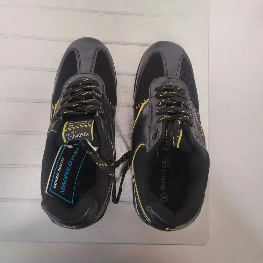 [BUNJANG] Walking Shoes - Black with Yellow Accent (240) / 새상품 워킹운동화 240 사이즈