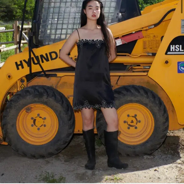 [BUNJANG] Freckle Made Flower Trim Satin Dress Black / 프레클메이드 플라워 트림 새틴 드레스 블랙 원피스