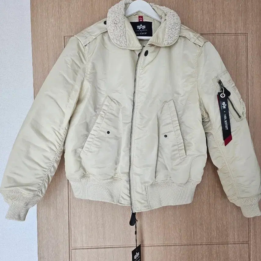 [BUNJANG] Alpha Industries Ivory Padded Bomber Jacket / 알파인더스트리 아이보리 패딩 항공점퍼