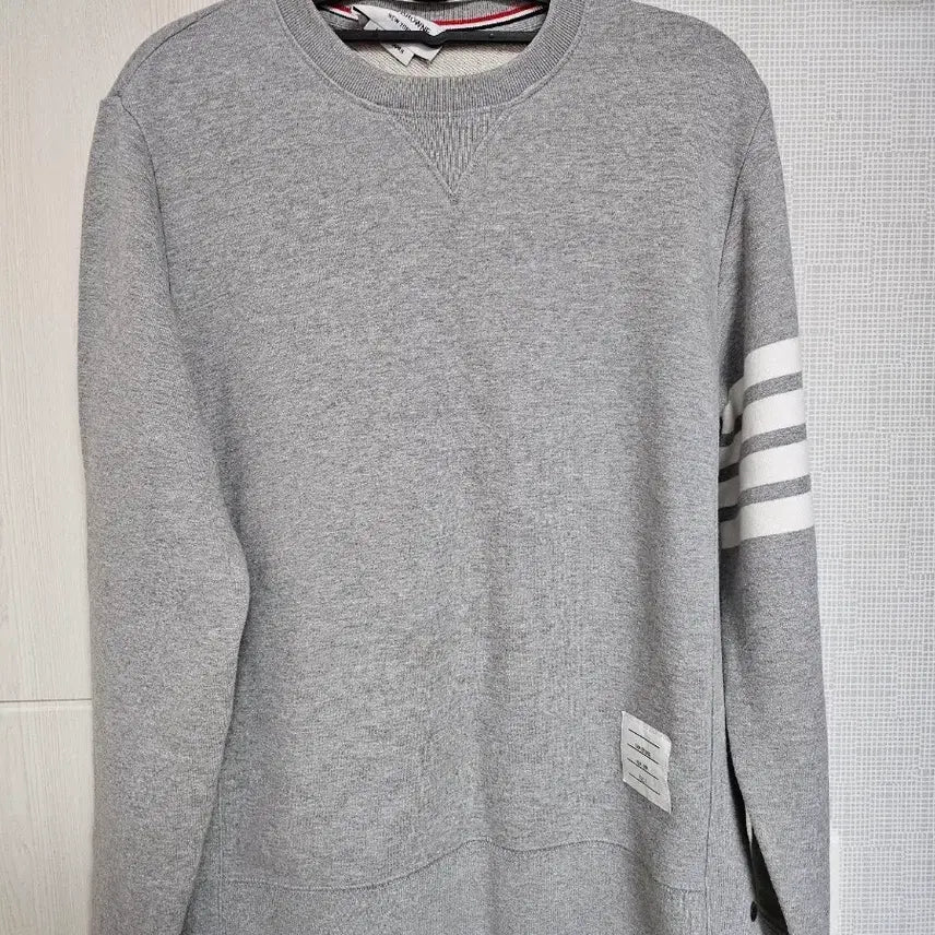 [BUNJANG] Thom Browne Grey Sweatshirt with White Stripes / 톰브라운 맨투맨