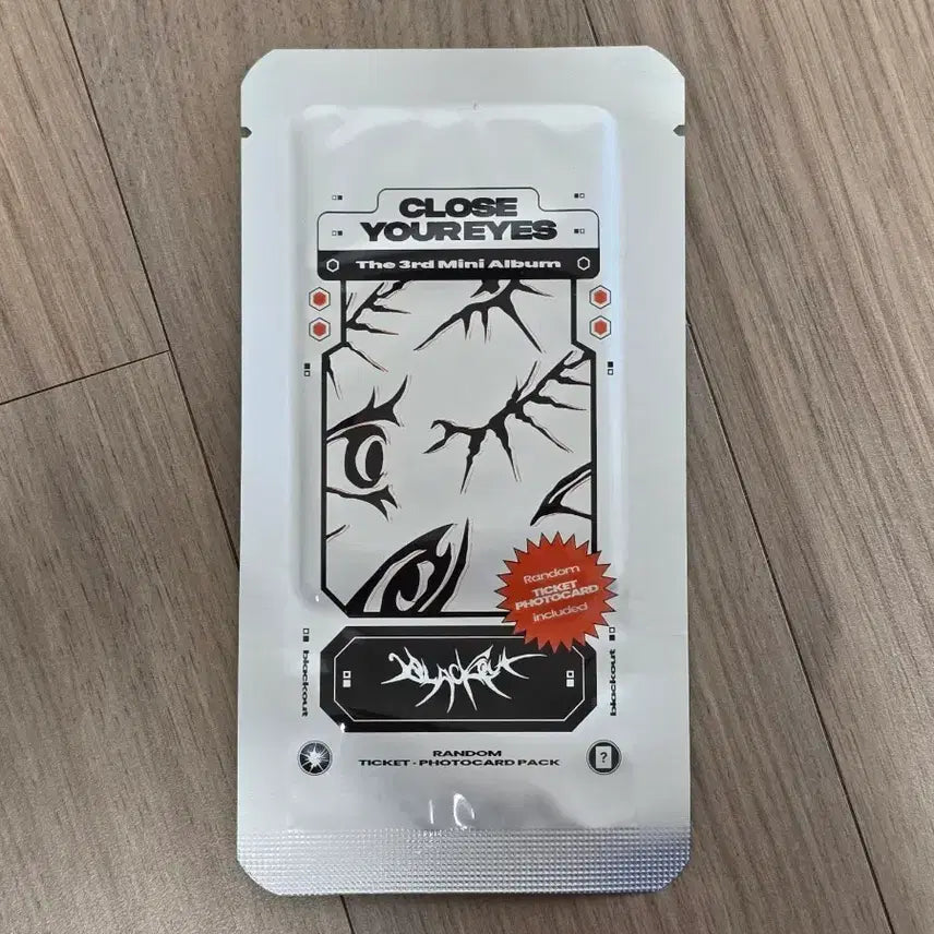 [BUNJANG] CLIOA 3rd Album Blackout Ticket Version Sealed Album / 클유아 3집 blackout 티켓버전 미개봉 앨범 클로즈유어아이즈