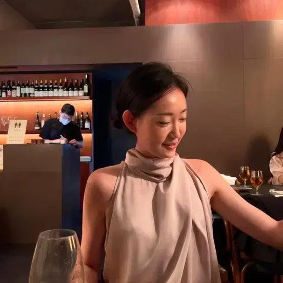 [BUNJANG] Delicious Blanc Beige Halterneck Blouse / 딜리셔스블랑 Beige Halterneck Blouse