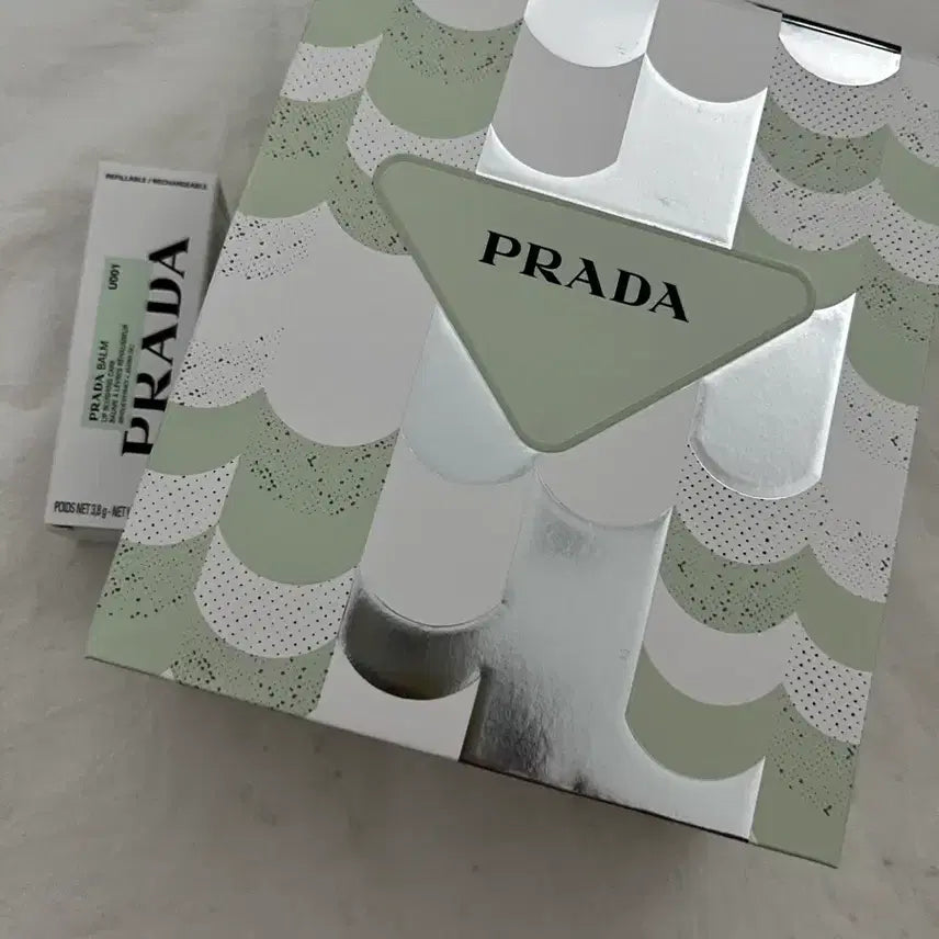[BUNJANG] Prada Lip Balm U001 Astral Pink Sealed New / 새상품) 프라다 립밤 U001 아스트랄 핑크 미개봉 선물포장