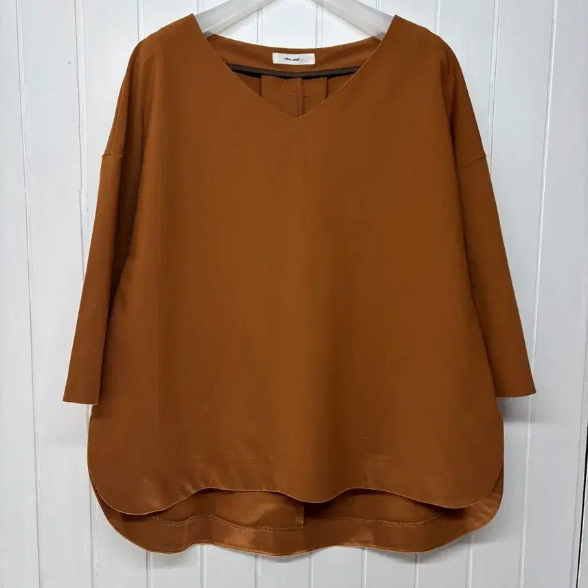 [BUNJANG] Nico and... Brown V-Neck 7/10 Sleeve Blouse / 니코앤드 브라운 V넥 7부 소매 블라우스 F(~66)  바