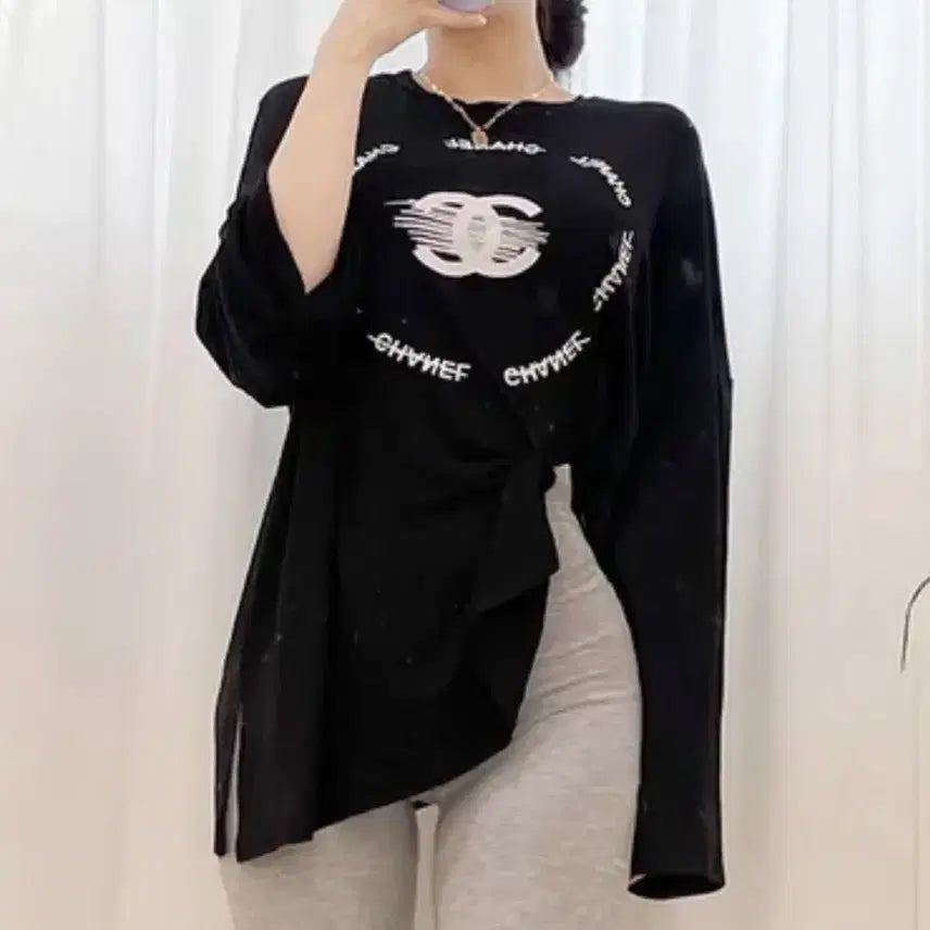 [BUNJANG] Cut-out Side Slit Long Round Neck T-shirt Black / 로고 절개 옆트임 롱 라운드 찰랑티 블랙