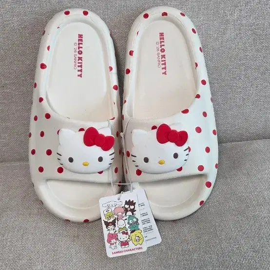 [BUNJANG] Hello Kitty Dot Slippers (White) / 헬로키티 도트 슬리퍼 화이트 새상품