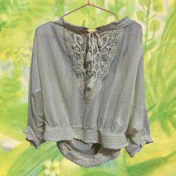 [BUNJANG] Vintage Crochet Off-Shoulder Blouse / (착샷) 빈티지 크로셰 오프숄더 블라우스