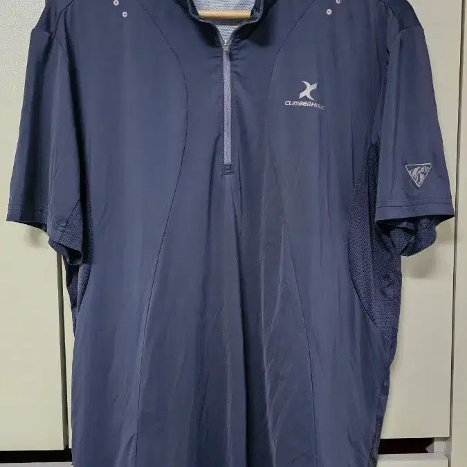 [BUNJANG] Climberholic Navy Short Sleeve Zip-Up T-Shirt Size 105 / 클라이머홀릭 반팔 집업 티셔츠 네이비 105