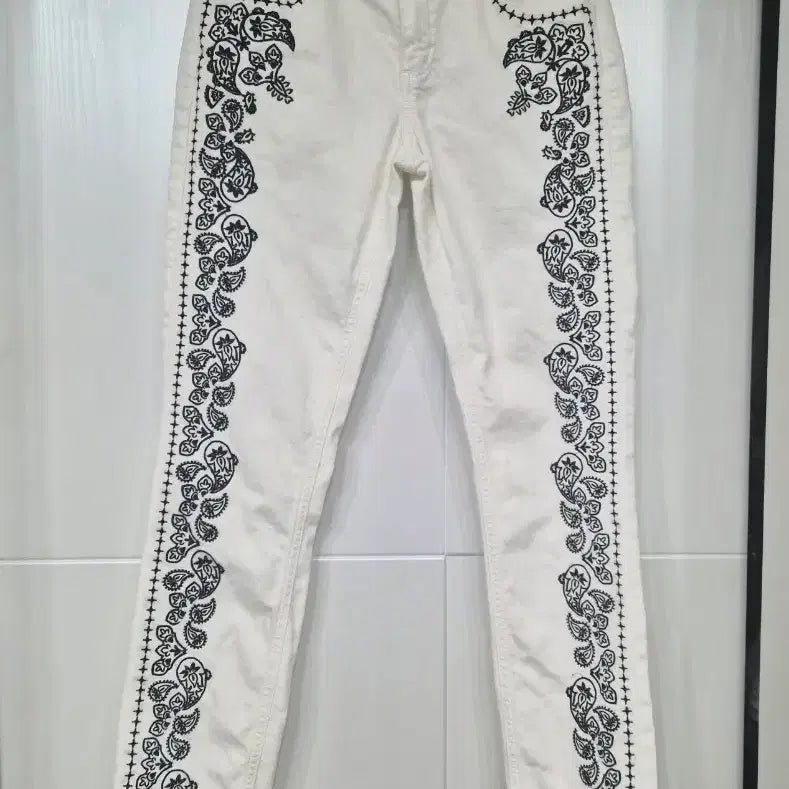 [BUNJANG] Claudie Pierlot Ivory Paisley Embroidery Skinny Jeans / 아이보리 페이즐리 자수 스키니진(끌로디피에르)