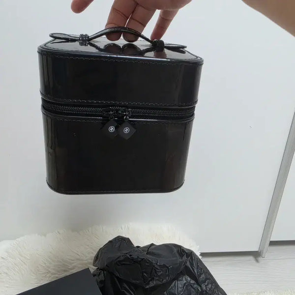 [BUNJANG] Chanel Black Enamel Cosmetic Bag / 샤넬 블랙 에나멜 코스메틱 가방 정품