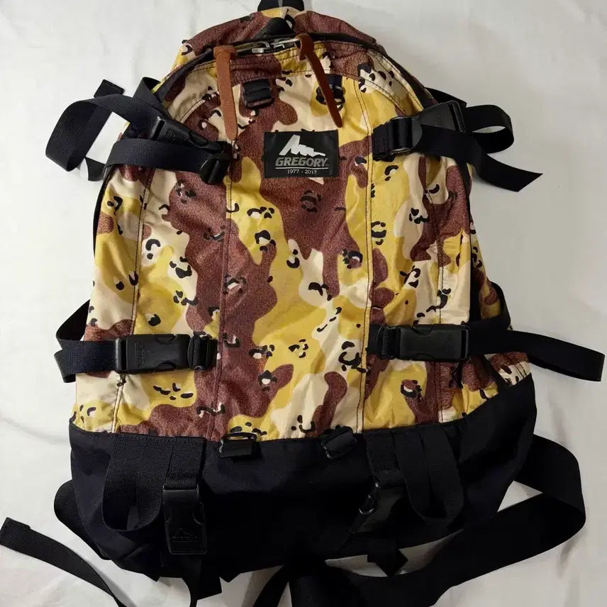 [BUNJANG] Gregory Day and Half 40th Anniversary Backpack (Chocolate Chip Camo) / 그레고리 구로고 백팩 데이앤하프 40주년