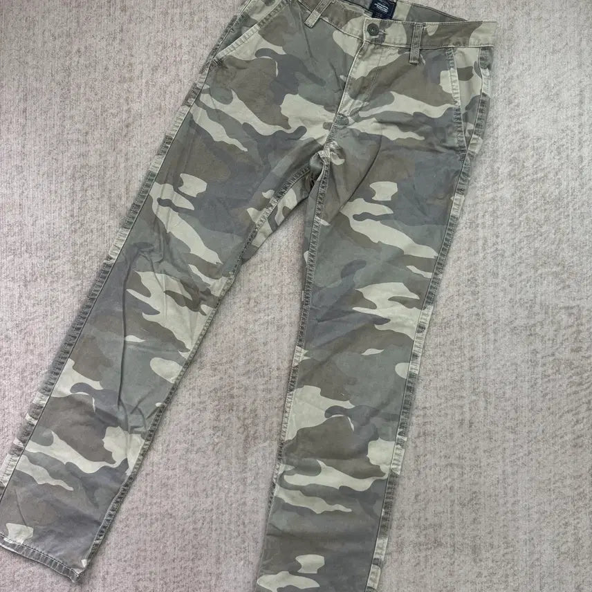 [BUNJANG] GAP Khakis Women's Camo Pants Regular Fit / GAP 카키스 여성 카모 바지 레귤러핏