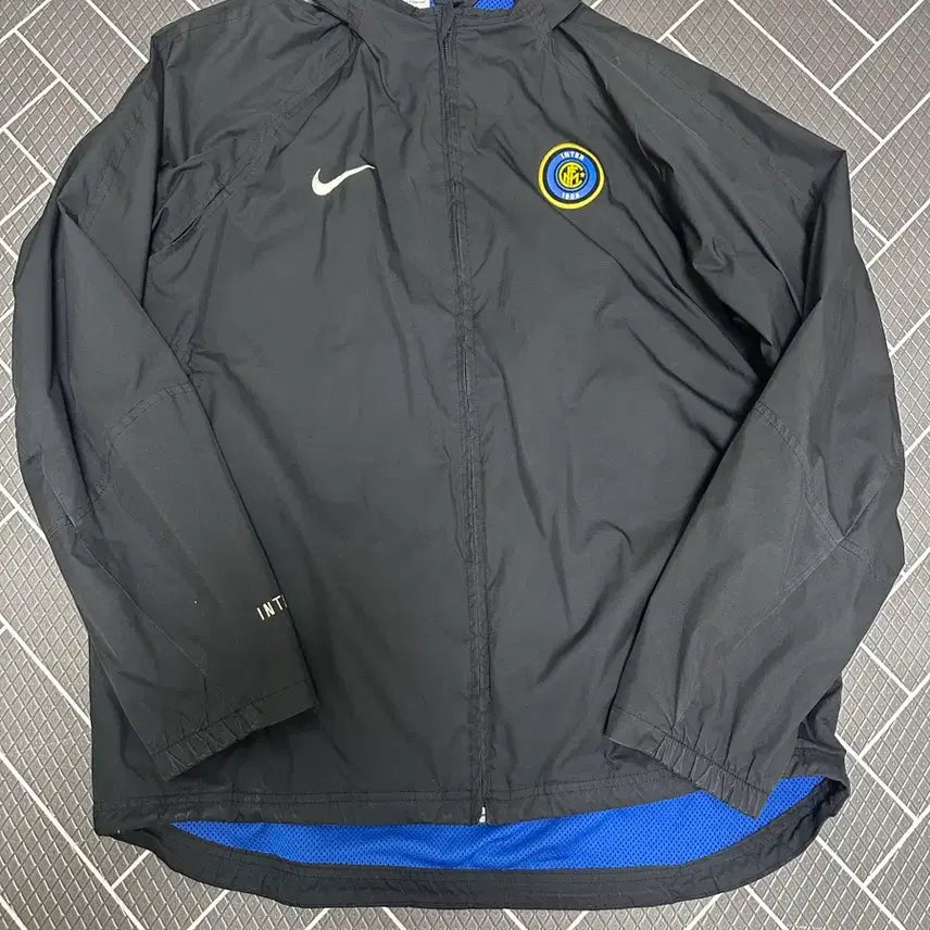 [BUNJANG] Inter Milan 2004-2005 Rain Jacket (Size M/100) / 04-05 인터밀란 레인자켓 m(100)