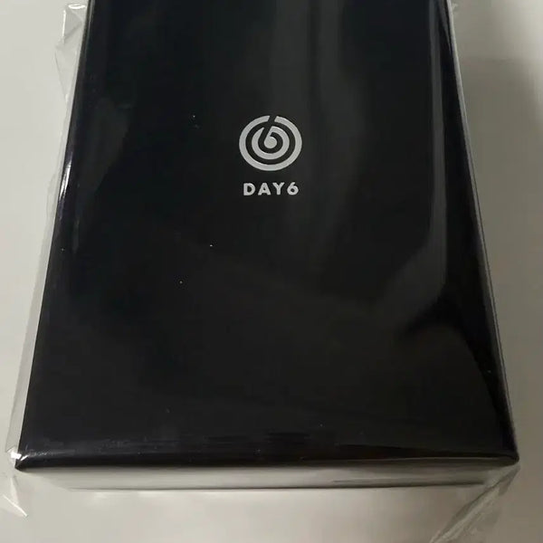 [BUNJANG] DAY6 25th Concert Bracelet (Sealed) with Photocard / 데이식스 25 클콘 팔찌 미개봉 원가양도 합니다!(포카 포함)