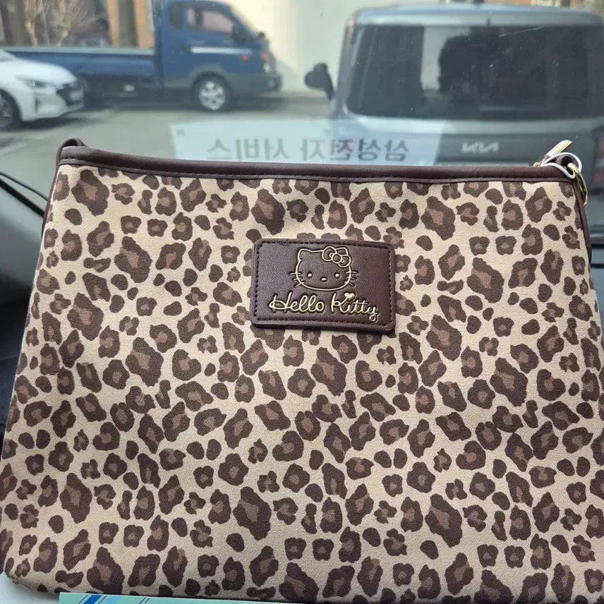 [BUNJANG] Sanrio Hello Kitty Leopard Shoulder Bag / Crossbody Bag (Dual Straps) / 미사용,산리오 헬로키티 레오파드 숄더백,크로스백 겸용(두가지 줄)