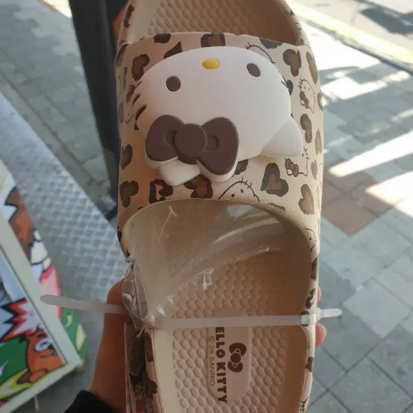 [BUNJANG] Hello Kitty Leopard Slippers Size 240 / 240 헬로키티 레오파드 슬리퍼