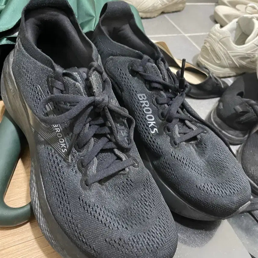 [BUNJANG] Brooks Adrenaline GTS 23 Running Shoes - Men's US 7 (Wide) / 브룩스 아드레날린 gts25 250mm 발볼D(배송비무료)