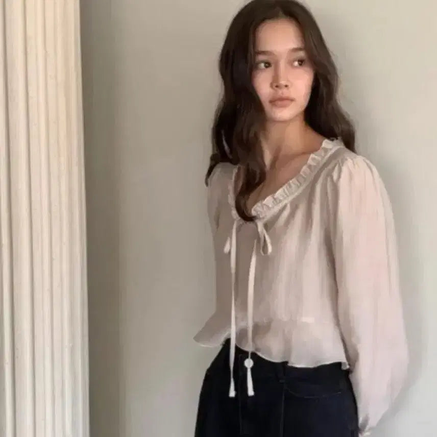 [BUNJANG] Lietto Near Blouse (Beige) / 리에뜨 니어 블라우스(베이지)