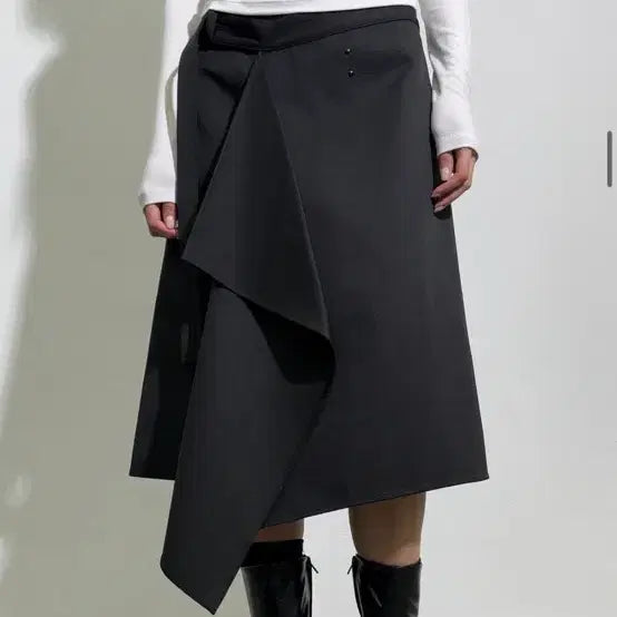 [BUNJANG] Helene Paris Unbalanced Flare Midi Skirt / 헬레네파리스 언벨런스 플레어 스커트 S