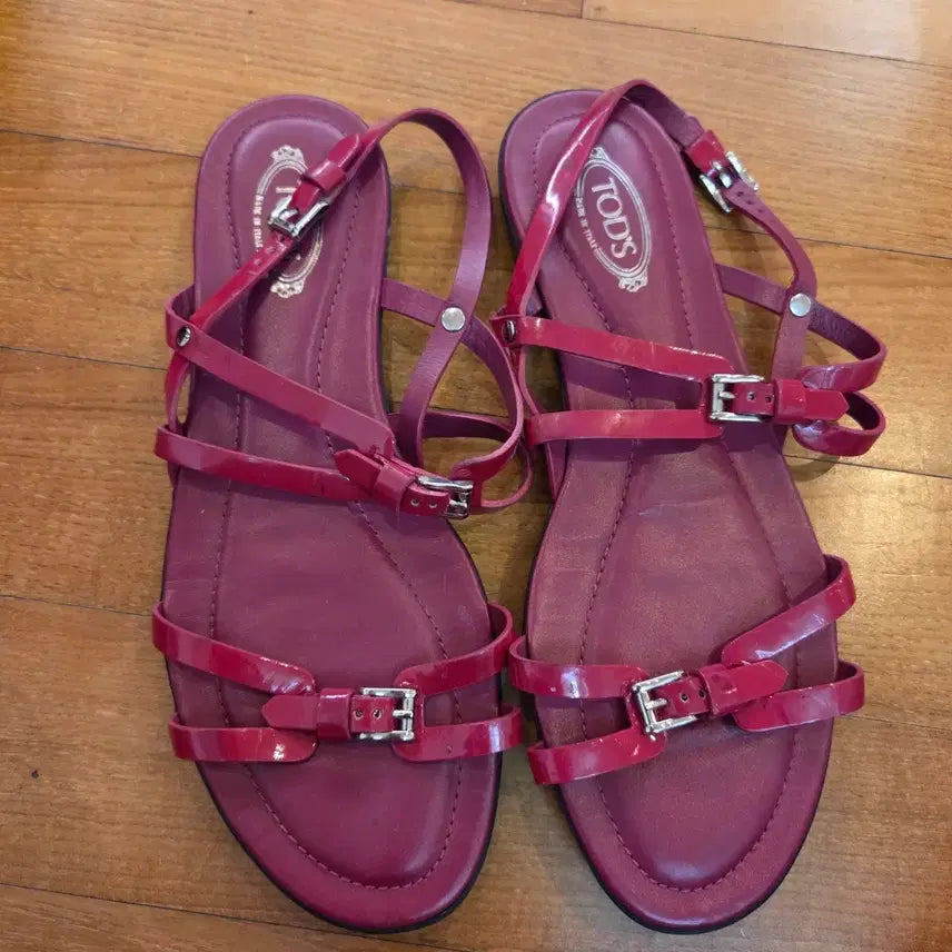 [BUNJANG] TOD'S Enamel Burgundy Strap Sandals / TOD'S 토즈 에나멜 버건디 스트랩 샌들