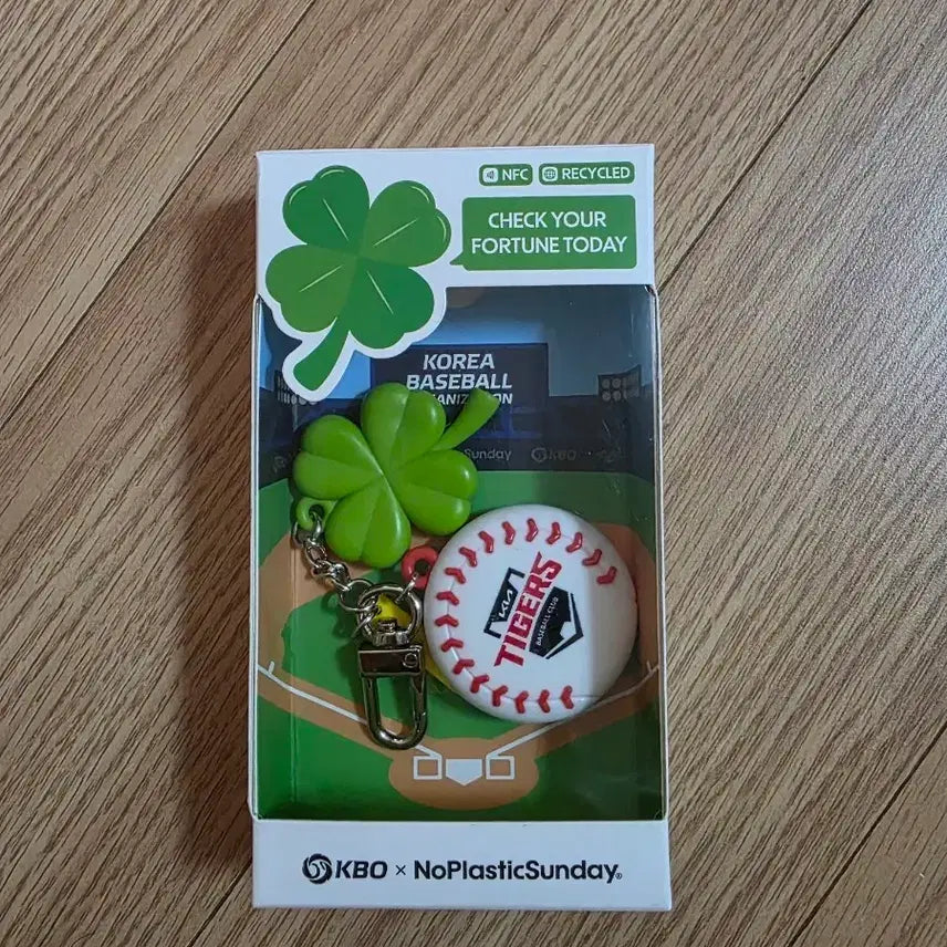 [BUNJANG] Kia Tigers KBO NFC Lucky Baseball Keychain / KBO NFC 태그미 럭키 야구 키링 (기아 타이거즈)