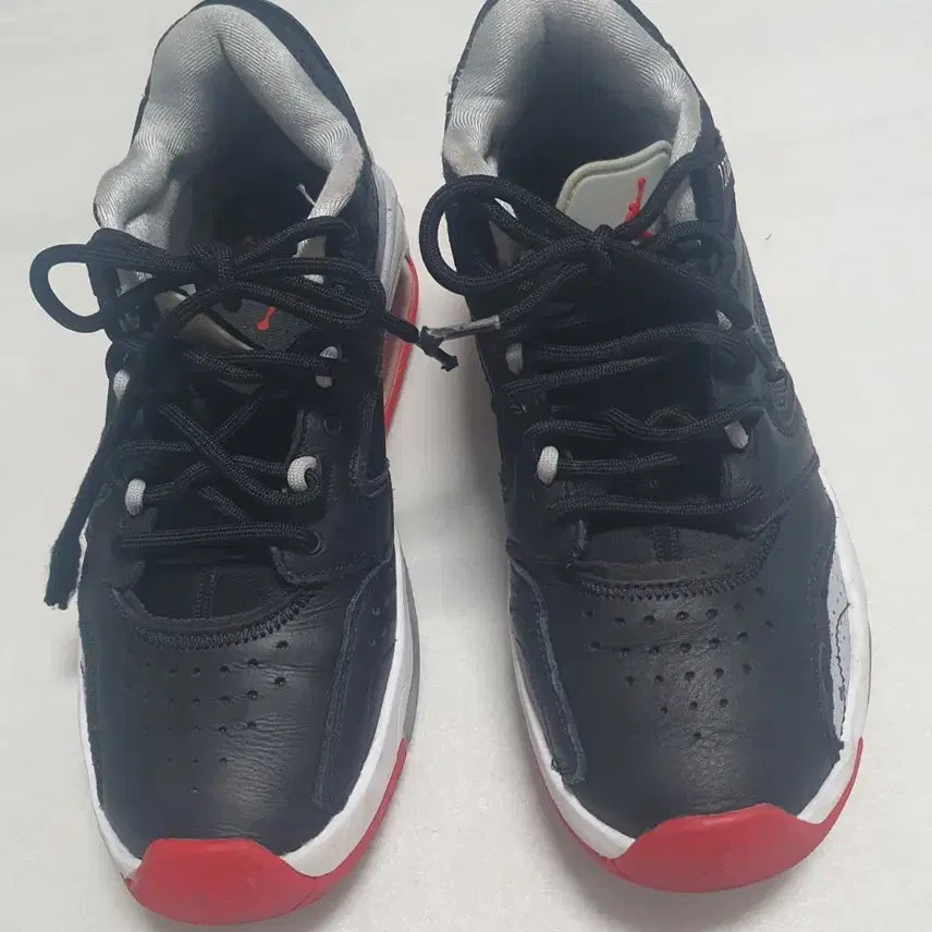 [BUNJANG] Nike Air Jordan Black/Red Sneakers Size 250 / 나이키에어 조던 블랙/레드 운동화250