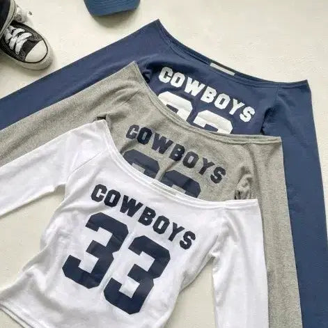 [BUNJANG] Cowboys Printing One-Shoulder Long-Sleeve Tee / 카우보이즈 프린팅 긴팔 원숄더 티