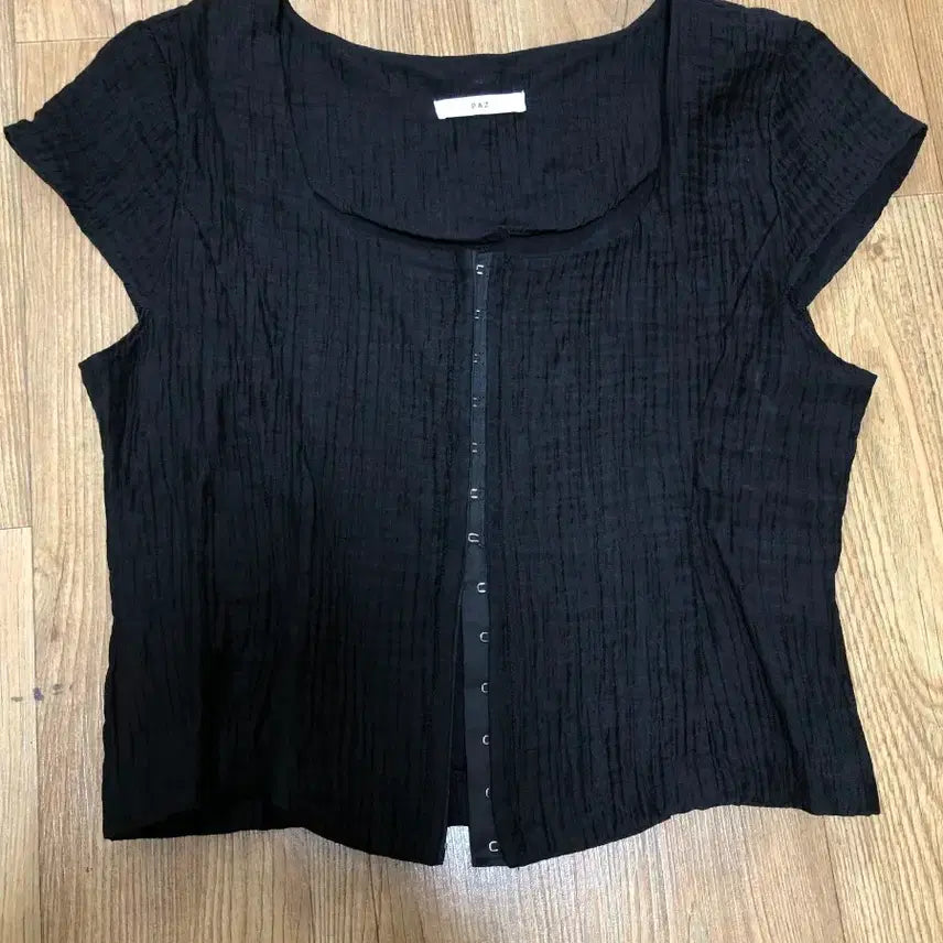 [BUNJANG] PAZ Black Hook Button Short Sleeve Blouse / PAZ 블랙 훅 버튼 반팔 블라우스