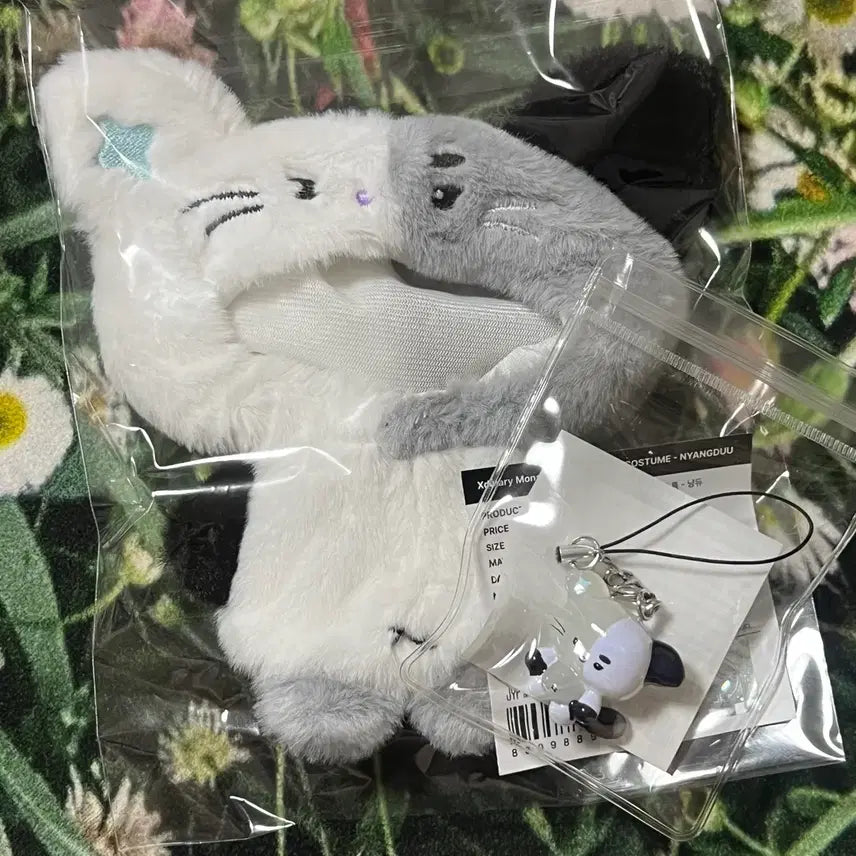 [BUNJANG] Xdinary Heroes XMONS Jeongsu Costume + Mini Charm Set / 엑디즈 베이비냥듀 코스튬 + 미니참 세트 엑몬즈 정수 엑스디너리히어로즈