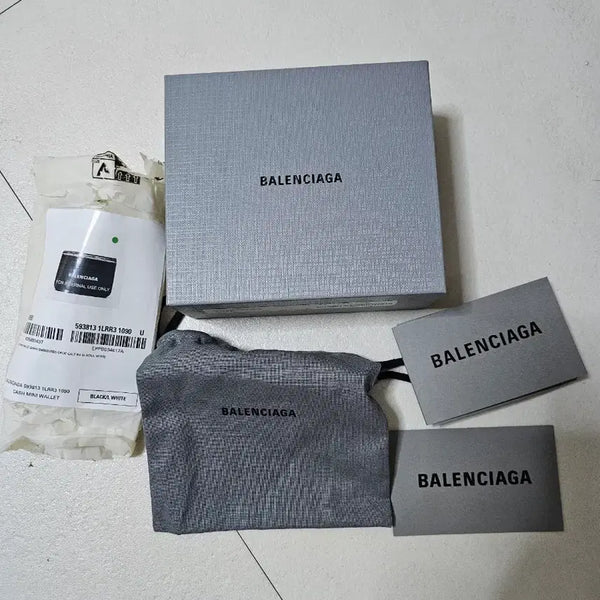 [BUNJANG] Balenciaga Cash Mini Wallet Card Holder Box Set / 발렌시아가 캐시 미니 반지갑.카드지갑 박스세트