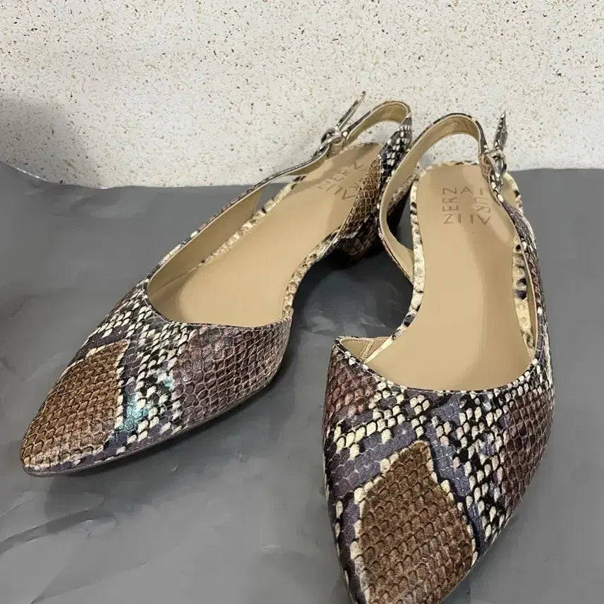 [BUNJANG] Naturalize Slingback Heels (Size 235) / (235)199000원새상품)내추럴라이즈 banks 구두.슬링백.단