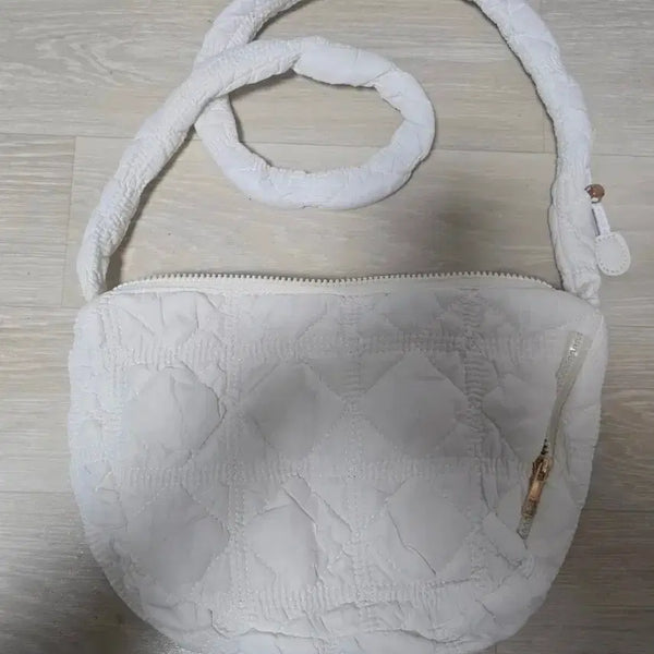 [BUNJANG] Quilted Cloud Bag - Ivory / 퀼팅 구름백 아이보리
