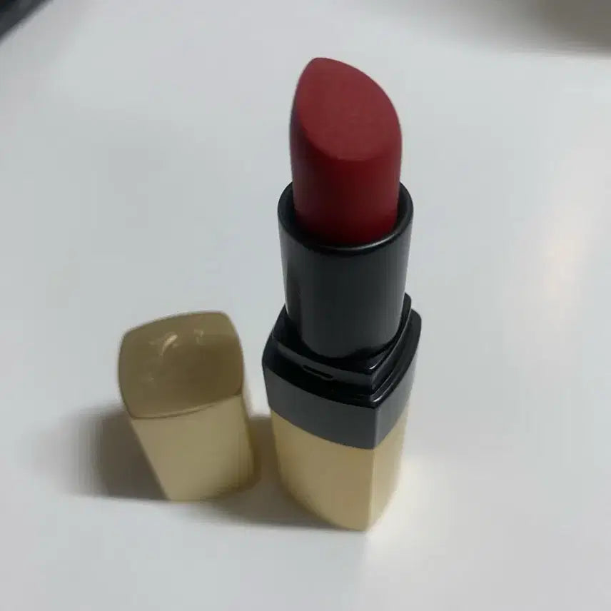 [BUNJANG] Bobbi Brown Luxe Cashmere Matte Lipstick - Red Carpet / 바비브라운 럭스 캐시미어 매트 립스틱. 레드카펫