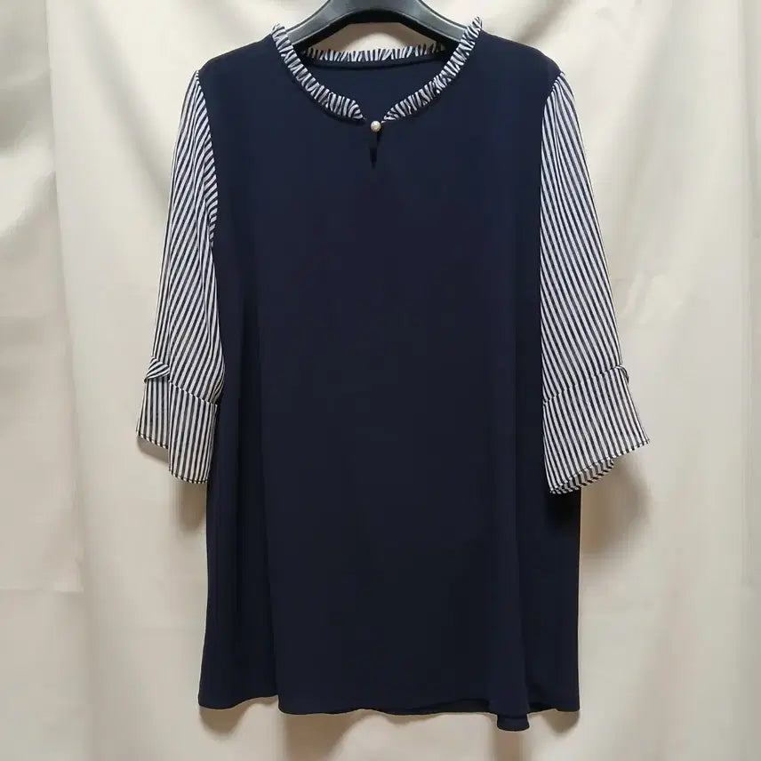 [BUNJANG] Striped Short-Sleeve Blouse Navy Size 77 / 국산 여름 소매 스트라이프 네이비 블라우스 77