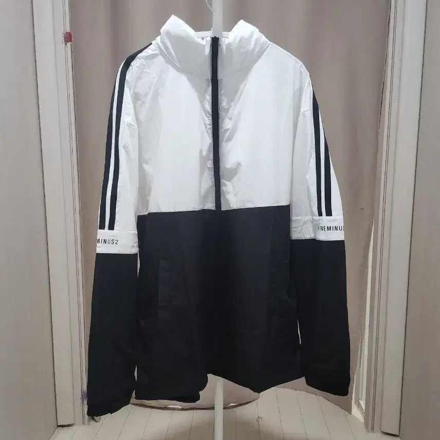 [BUNJANG] LITMUS White Black Hooded Windbreaker Jacket / 리트머스 화이트 블랙 후드 바람막이 .새상품