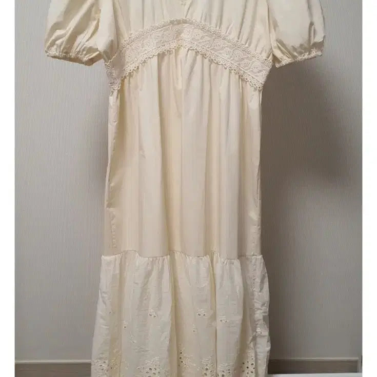[BUNJANG] Punch Lace Puff Shirring Embroidery Summer Long Dress / 펀칭레이스 퍼프 셔링 자수 여름 롱원피스
