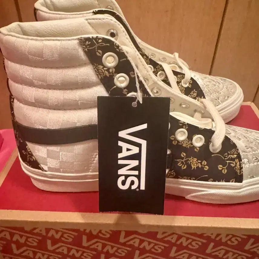 [BUNJANG] Vans Sk8-Hi Satin Embroidered Sneakers / 반스 스케이트하이 새상품 운동화