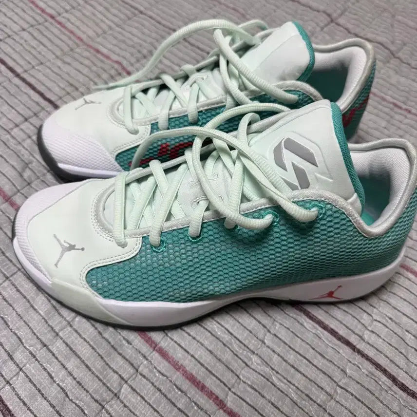 [BUNJANG] Nike Luka 77 Mint Basketball Shoes (280mm) / 마지막가격) 나이키 루카77 러브레터 민트 농구화 280
