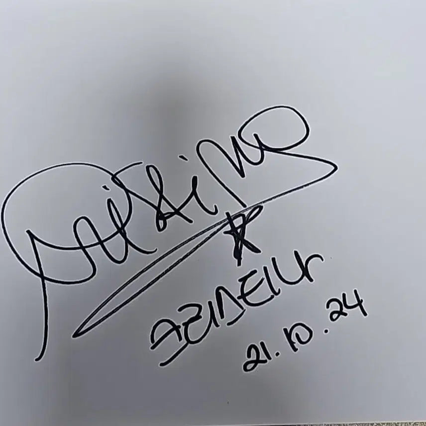 [BUNJANG] Christina Autographed Paper / 크리스티나 친필 종이 싸인