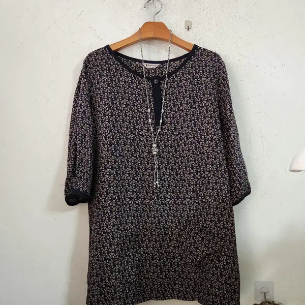 [BUNJANG] Round Neck 7/8 Sleeve Pattern Blouse / 라운드넥 패턴 7부 소매 블라우스