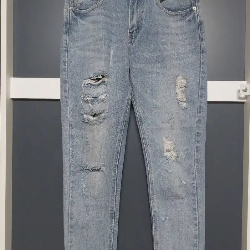 [BUNJANG] Distressed Jeans / 찢어진 청바지 S 판매해요