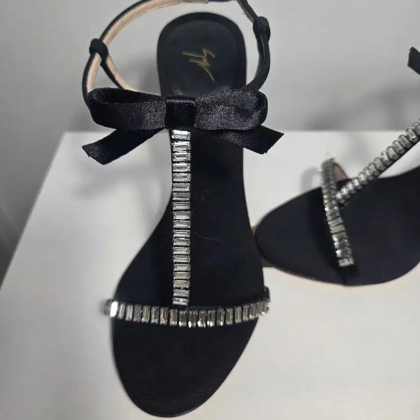 [BUNJANG] Giuseppe Zanotti Crystal T-Strap Sandals / 쥬세페자노티 크리스털 T스트랩 샌들