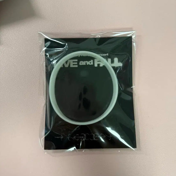 [BUNJANG] Xdinary Heroes XH Lip & Pull Gaon Silicone Bracelet / 엑스디너리히어로즈 엑디즈 립앤폴 가온 실리콘 팔찌 양도