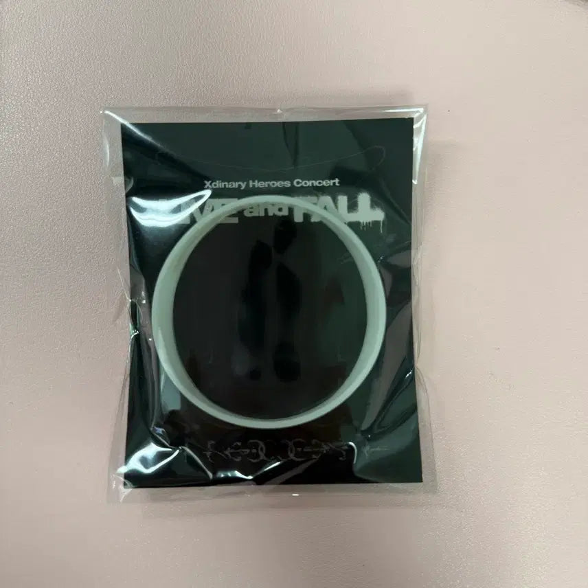 [BUNJANG] XDINARY HEROES Jungsu Silicone Bracelet (Lip & Poll) / 엑스디너리히어로즈 엑디즈 립앤폴 정수 실리콘 팔찌 양도