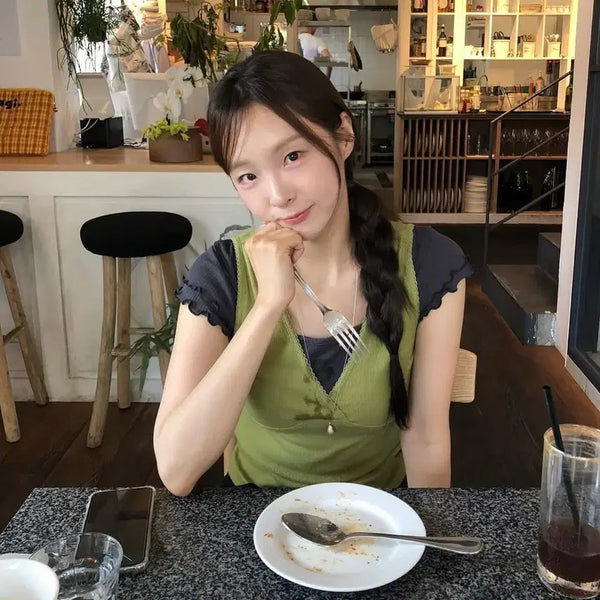 [BUNJANG] Seokyung "Transit Love" Coordi Set: Ruffled Short-Sleeve Top + Layered Sleeveless / 환승연애 서경 코디세트 프릴반팔티+레이어드 슬리브리스