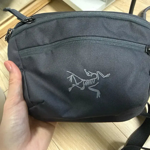 [BUNJANG] Arc'teryx Mantis 1 Waist Bag Grey / 아크테릭스 맨티스1 웨이스트백 그레이 힙색 미니백 크로스백